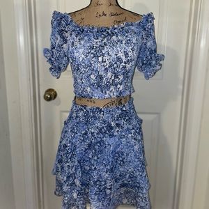 NEW EXPRESS WOMENS 2 PIECE SET. CROPPED TOP + SKIRT.